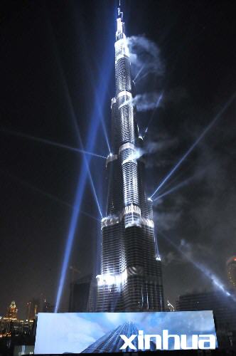 828米迪拜塔世界最高 造价高达15亿美元 _ 理